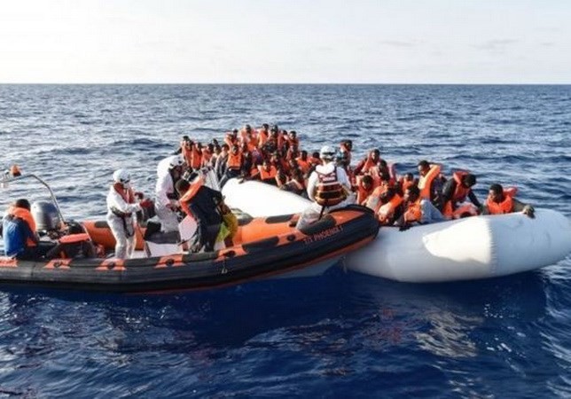Lebih dari 100 orang yang tewas dalam kasus tenggelamnya kapal di lepas pantai Libia - ảnh 1