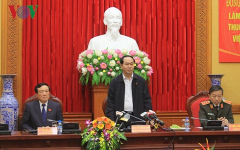 Presiden Tran Dai Quang melakukan temu kerja dengan badan-badan investigasi dari Kementerian Keamanan Publik, Kemhan dan Kejaksaan Rakyat Agung - ảnh 1