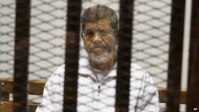 Mahkamah Mesir menghapuskan vonis hukuman mati terhadap mantan Presiden Mohamed Morsi - ảnh 1