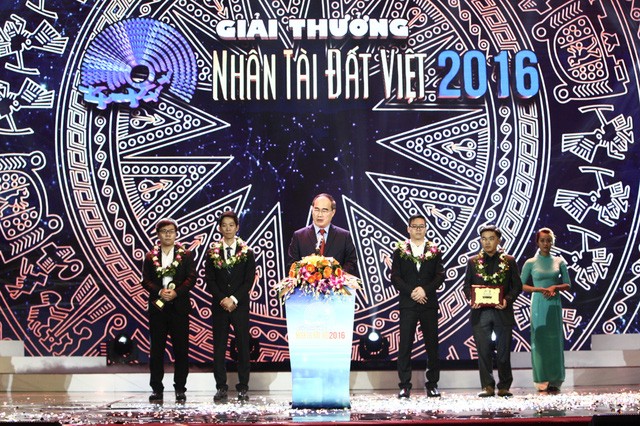 Acara penyampaian hadiah Talenta Vietnam tahun 2016 - ảnh 1