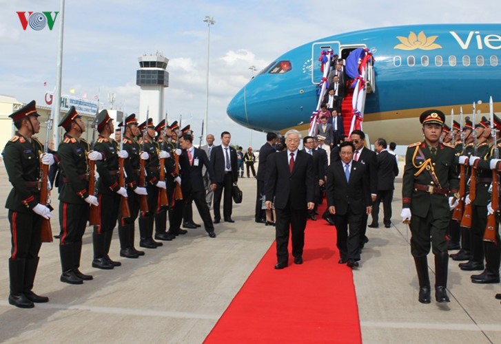 Sekjen KS PKV, Nguyen Phu Trong melakukan kunjungan persahabatan resmi di RDR Laos - ảnh 1
