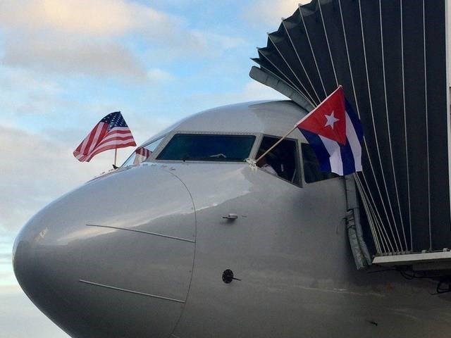 Misi penerbangan komersial pertama dari AS mendarat di Kuba - ảnh 1