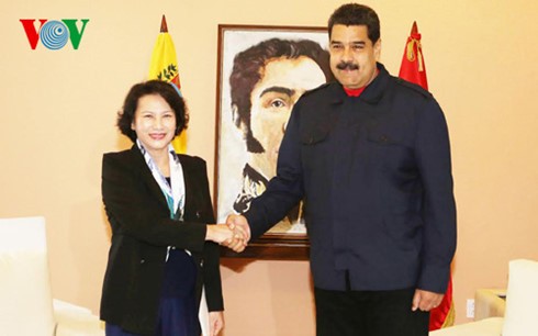 Ketua MN Vietnam, Nguyen Thi Kim Ngan bertemu dengan Presiden Venezuela - ảnh 1