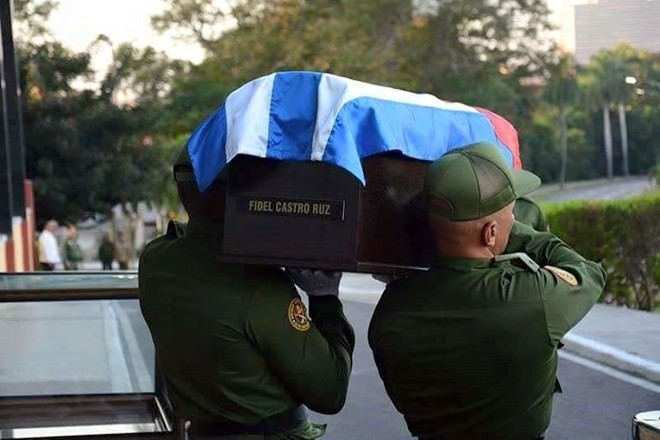Kuba melakukan prosesi abu jenazah Almarhum pemimpin revolusi Fidel Castro - ảnh 1