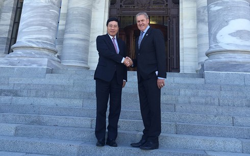 Deputi PM, Menlu Vietnam Pham Binh Minh melakukan kunjungan resmi di Selandia Baru - ảnh 1