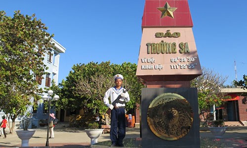 Vietnam memprotes Angkatan Laut Tiongkok memperingati ultah ke-70 pengambilan kembali dua kepulauan Hoang Sa dan Truong Sa - ảnh 1