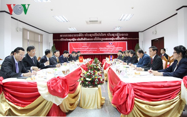 Delegasi tingkat tinggi Departemen Komunikasi dan Pendidikan KS PKV Vietnam melakukan kunjungan kerja di Laos - ảnh 1
