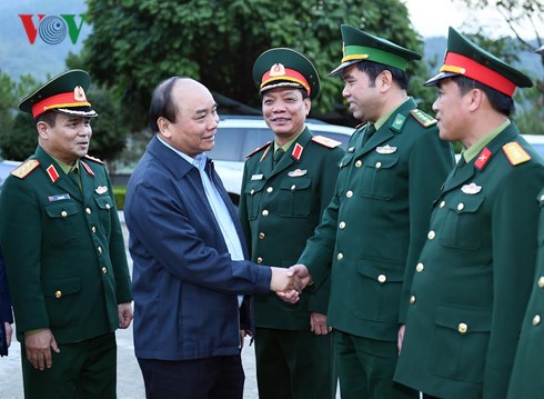 PM Vietnam, Nguyen Xuan Phuc mengunjungi kabupaten Tra Linh, provinsi Cao Bang - ảnh 1