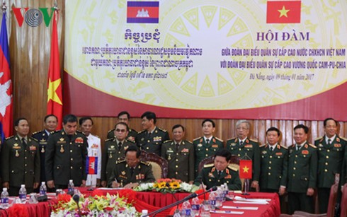 Menhan Kerajaan Kamboja mengunjungi Vietnam - ảnh 1