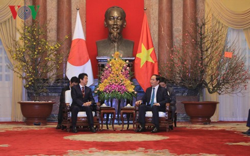 Presiden Vietnam, Tran Dai Quang menerima PM Jepang, Shinzo Abe - ảnh 1