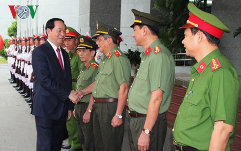 Presiden Tran Dai Quang melakukan temu kerja dengan angkatan bersenjata di kota Ho Chi Minh - ảnh 1