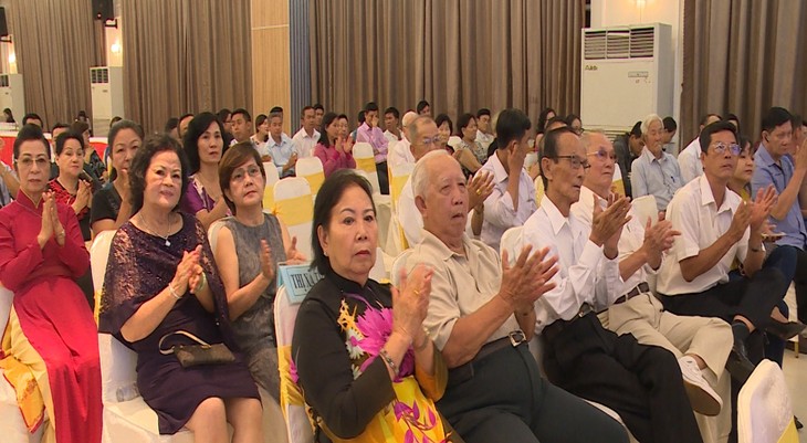 Komunitas diaspora Vietnam di luar negeri mengadakan temu pergaulan sehubungan dengan Hari Raya Tet - ảnh 1