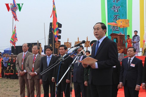Presiden Tran Dai Quang menghadiri Pesta turun ke sawah Doi Son 2017 - ảnh 1