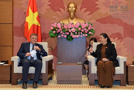 Uni Eropa memperkuat kerjasama dan membantu Vietnam untuk mencapai target-target perkembangan yang berkesinambungan - ảnh 1