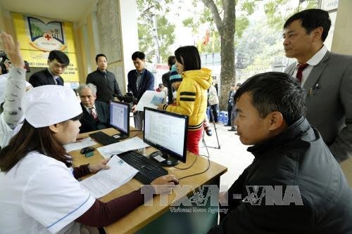 Kota Hanoi menggelarkan dokumen manajemen medis elektronik untuk warga - ảnh 1
