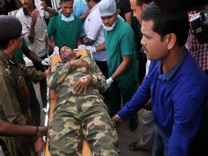 Terjadi serangan kekerasan di India, 20 polisi tewas - ảnh 1