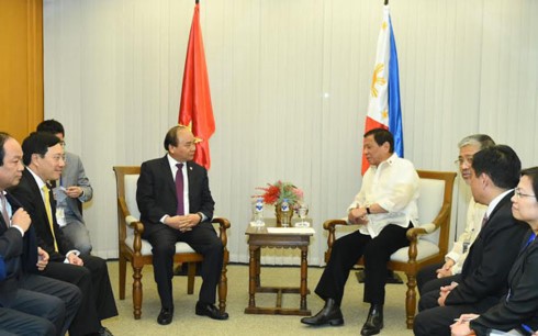 PM Vietnam, Nguyen Xuan Phuc mengakhiri dengan baik kunjungan kehadiran di KTT ke-30 ASEAN - ảnh 1