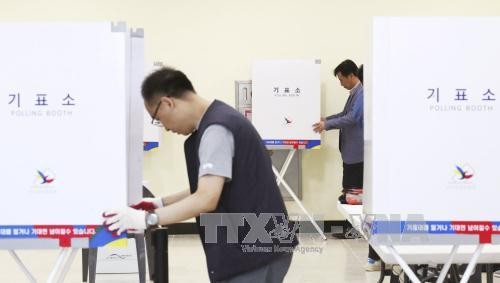 Pilpres Republik Korea: Para pemilih mulai ikut memberikan suara lebih dini - ảnh 1