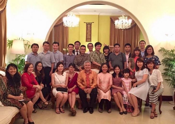  Pertemuan para alumni mahasiswa Vietnam di Indonesia - ảnh 1