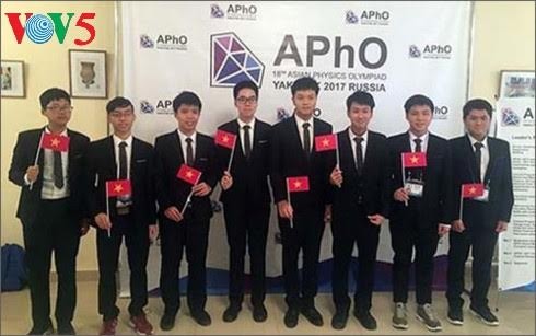  Vietnam meraih medali emas pada Olympiade ke-18 Ilmu Fisika Asia - ảnh 1