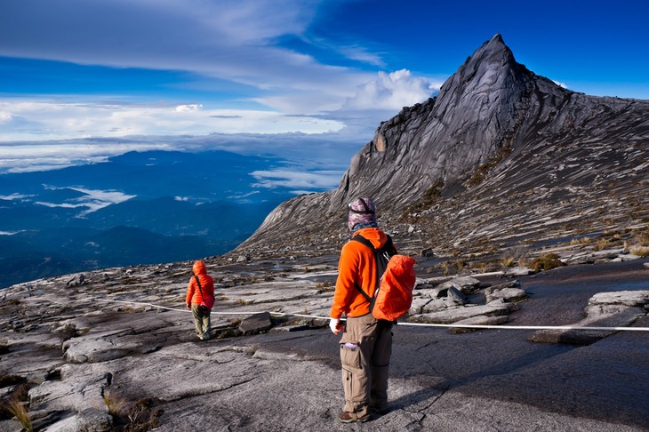 Menaklukkan puncak gunung Kinabalu, Malaysia - ảnh 1