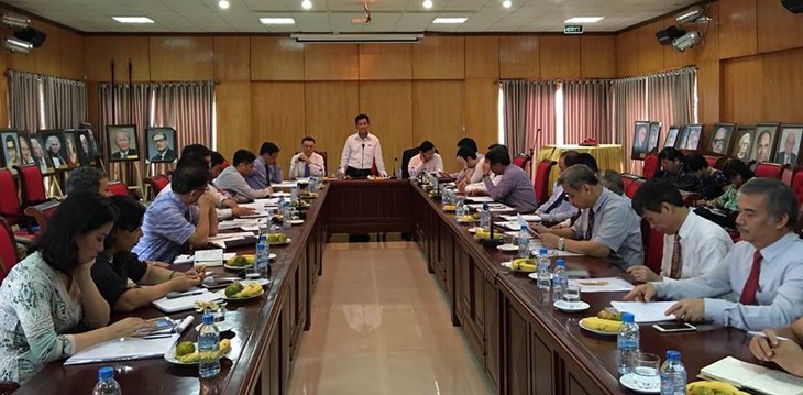 Gabungan Asosiasi Persahabatan Vietnam melakukan pertemuan dengan para Dubes, Kepala kantor-kantor perwakilan Vietnam di luar negeri - ảnh 1