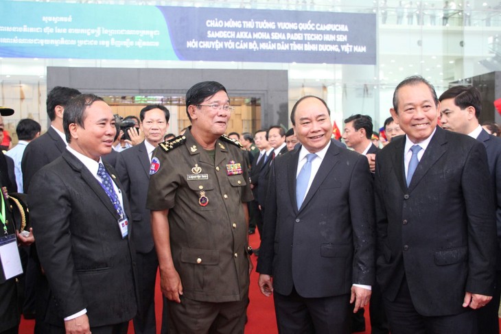   PM Vietnam, Nguyen Xuan Phuc menerima PM Kamboja, Hun Sen - ảnh 1
