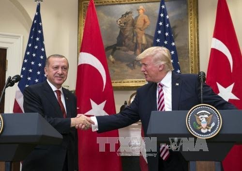  Ketegangan diplomatik di daerah Teluk: Pemimpin AS dan Turki mendesak kepada semua fihak supaya menurunkan suhu - ảnh 1