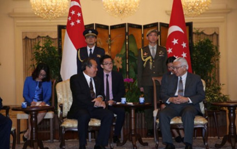 Deputi PM Vietnam, Truong Hoa Binh melakukan kunjungan resmi di Singapura - ảnh 1
