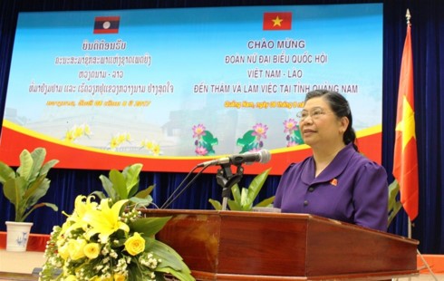  Delegasi anggota MN wanita Vietnam dan Parlemen Laos melakukan kunjungan kerja di Provinsi Quang Nam - ảnh 1