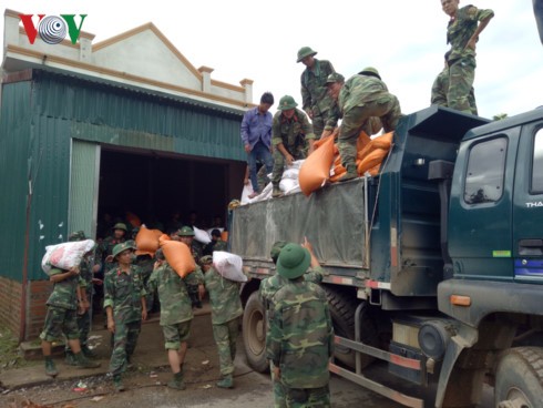  Provinsi Son La menerima barang bantuan dari ASEAN untuk warga di daerah banjir - ảnh 1