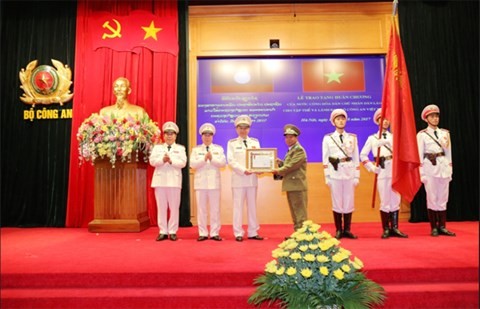 Pertemuan sehubungan dengan peringatan ultah ke-72 Pasukan Keamanan Publik Vietnam - ảnh 1
