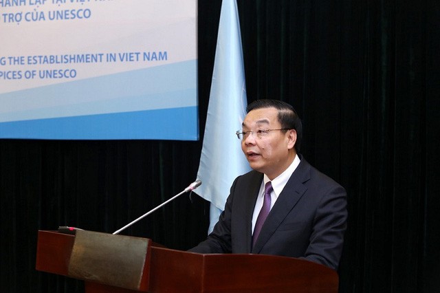  Vietnam dan UNESCO menandatangani permufakatan membentuk dua Pusat tipe 2 tentang Matematika dan Fisika - ảnh 1