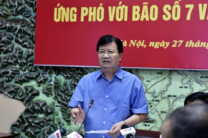  Deputi PM Pemerintah Vietnam, Trinh Dinh Dung memimpin konferensi penghadapan taufan nomor 7, banjir dan hujan pasca taufan - ảnh 1