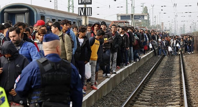  Masalah migran: Republik Czech mengerahkan 1.000 polisi ke luar negeri untuk mengontrol arus migran - ảnh 1