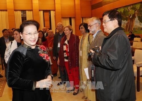  Ketua MN Nguyen Thi Kim Ngan menerima para anggota Pengurus Besar Dewan Perdamaian Dunia - ảnh 1