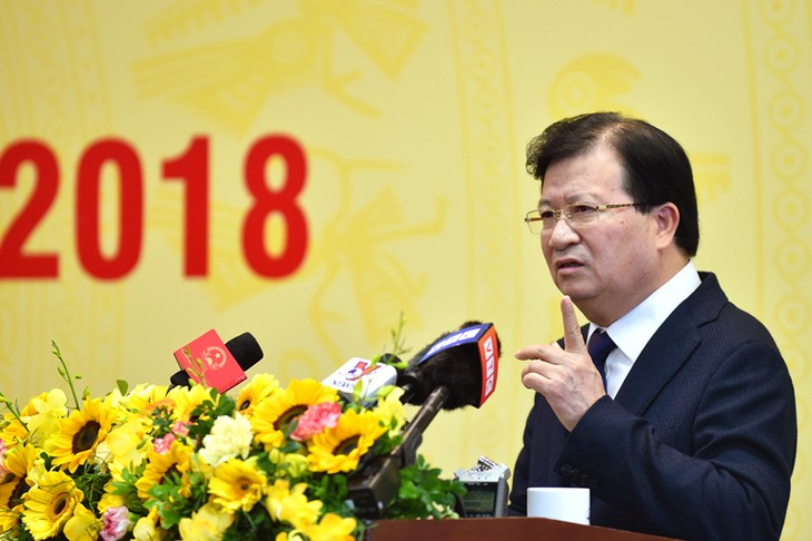 Deputi PM Vietnam, Trinh Dinh Dung menghadiri konferensi EVN tentang penggelaran tugas tahun 2018 - ảnh 1