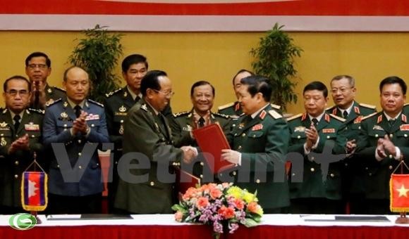  Tentara dua negara Vietnam dan Kamboja memperkuat hubungan kerjasama - ảnh 1