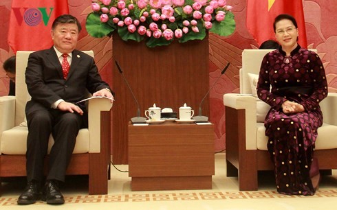  Ketua MN Vietnam menerima Wakil Ketua KRN Tiongkok - ảnh 1