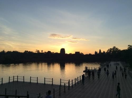  Kamboja menyambut kedatangan kira-kira sejuta wisatawan pada Hari Raya Tet - ảnh 1