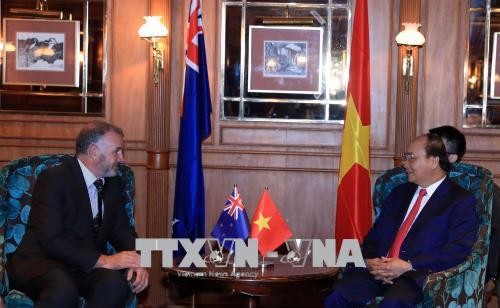 PM Vietnam, Nguyen Xuan Phuc melakukan pertemuan dengan Ketua Parlemen Selandia Baru, Trevor Mallard - ảnh 1
