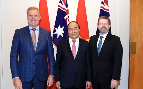   PM Nguyen Xuan Phuc melakukan pertemuan dengan Ketua Majelis Tinggi dan Majelis Rendah Australia - ảnh 1