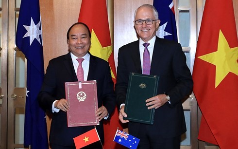 PM Vietnam, Nguyen Xuan Phuc dan PM Australia, Malcolm Turnbull menandatangani Pernyataan Bersama tentang penggalangan hubungan Kemitraan Strategis antara dua negara - ảnh 1