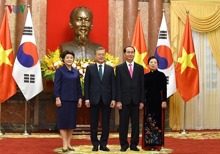 Presiden Republik Korea, Moon Jae-in mengakhiri kunjungan kenegaraan di Vietnam - ảnh 1