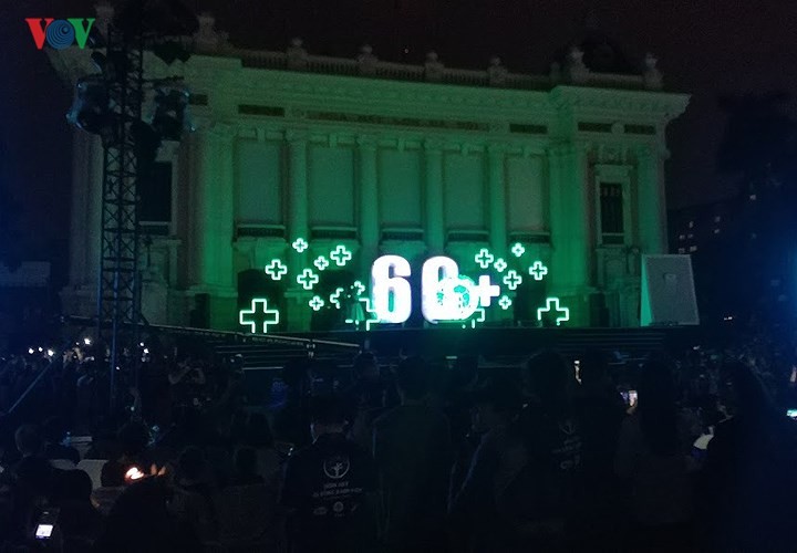 Vietnam aktif menyambut Kampanye Jam Bumi: “Hari ini saya hidup secara lebih hijau” - ảnh 1