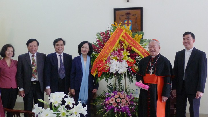 Propinsi Gerejani Hanoi memberikan banyak sumbangan dalam membangun dan mengembangkan Tanah Air - ảnh 1