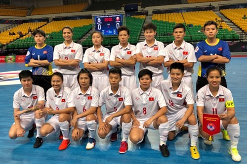 Tim Vietnam lolos ke seperempatfinal Futsal Putri Asia 2018 - ảnh 1