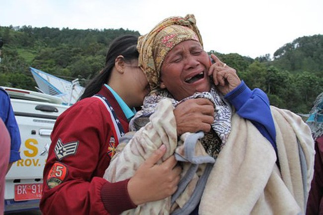Jumlah orang hilang dalam tenggelamnya perahu di Indonesia terus meningkat - ảnh 1