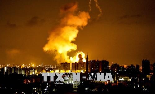 Tentara Israel membenarkan telah melakukan serangan udara yang kena pada sasaran-sasaran Hamas di Jalur Gaza - ảnh 1