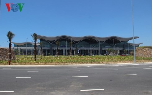 Bandara Internasional Cam Ranh membuka kesempatan bagi perkembangan pariwisata Provinsi Khanh Hoa - ảnh 1